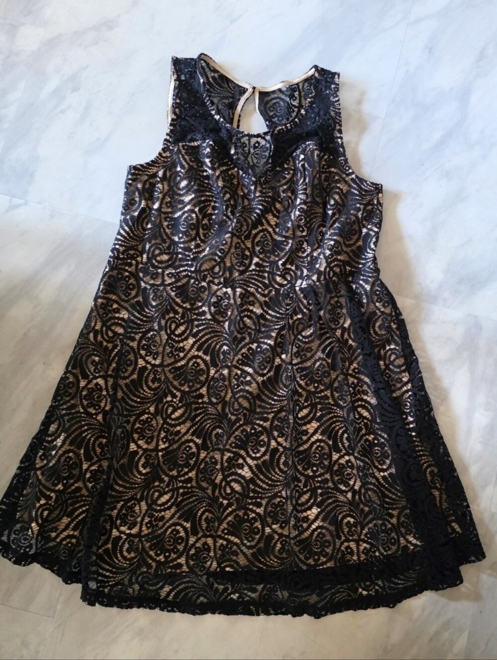 NWOT Forever 21 Black & Nude Lace A Line Skirt Keyhole Back Knee Length Dress L